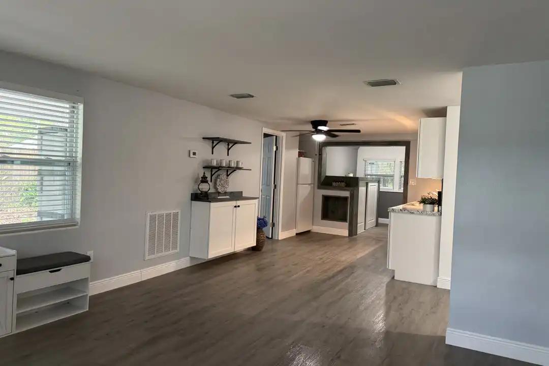 525 NE Crystal St - View 3