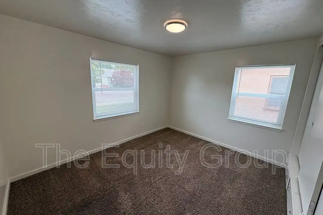 315 W Kaweah Ave - View 2