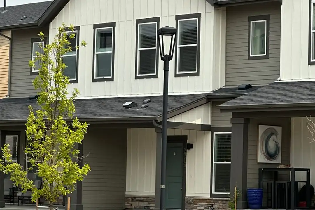 2215 Village Green Way - View 2