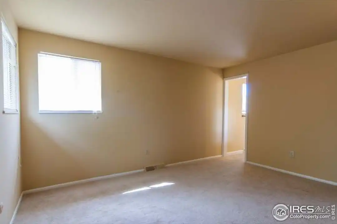966 E 8th Ave - View 5