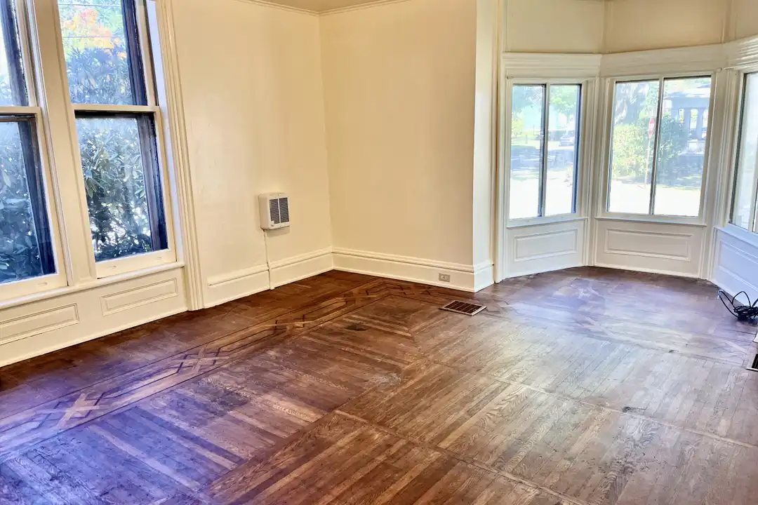322 N Washington St unit 2 – photo 1 of 10