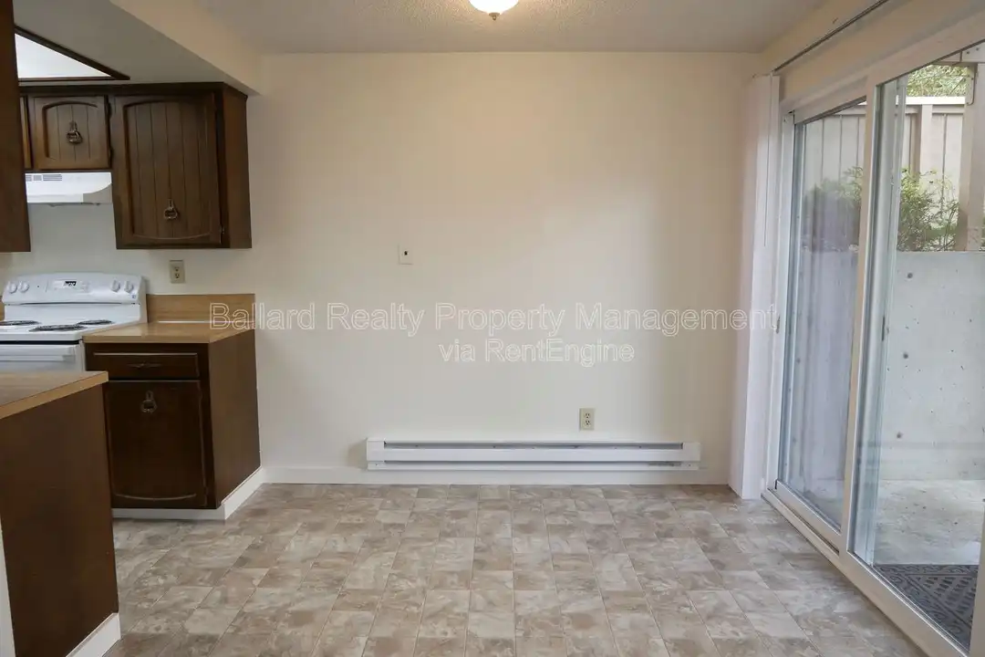 1742 NW 58th St unit 100 – další