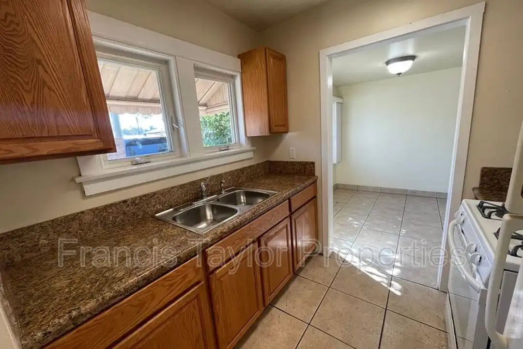 1214 S Escondido Blvd unit 6 - More