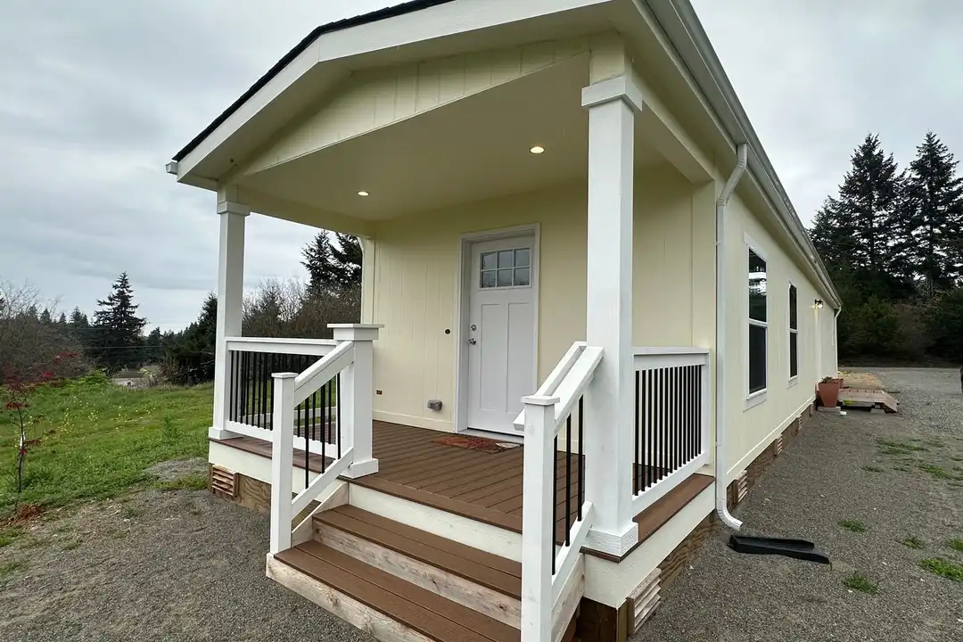11925 Hillcrest Dr SE - View 3