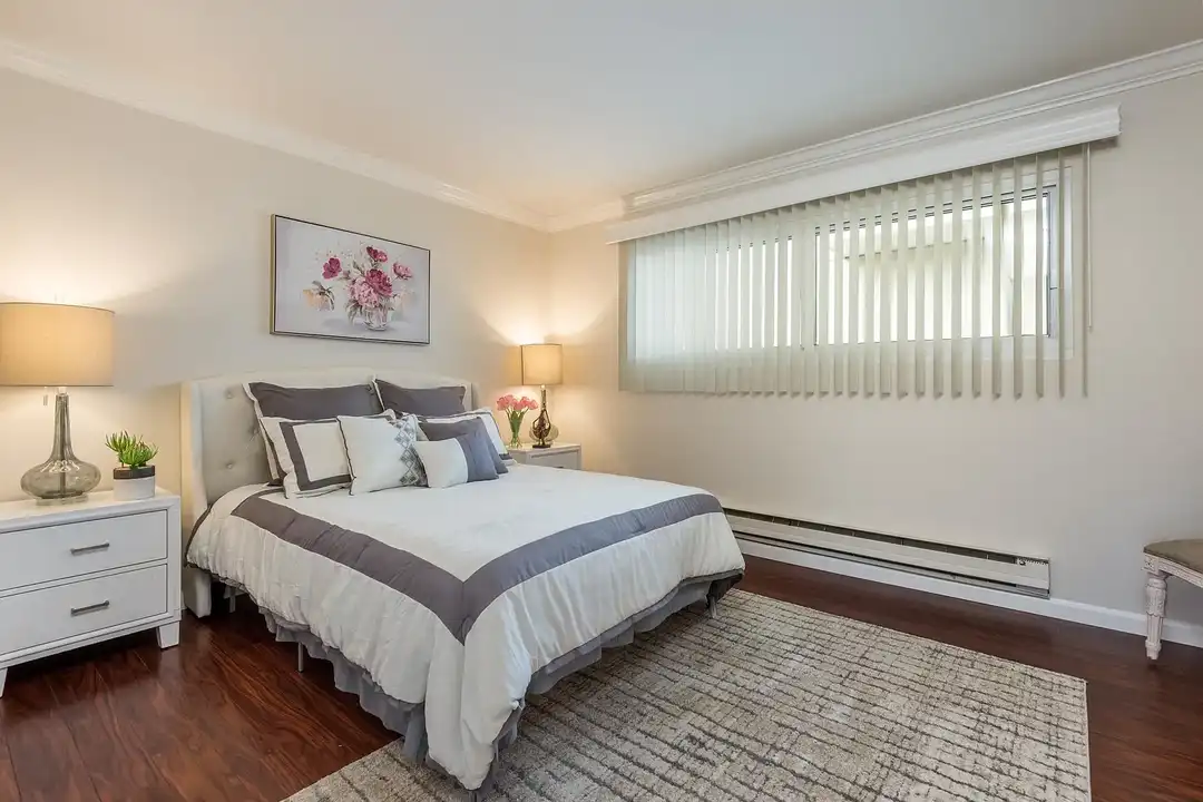 Peninsula View Apartments - More