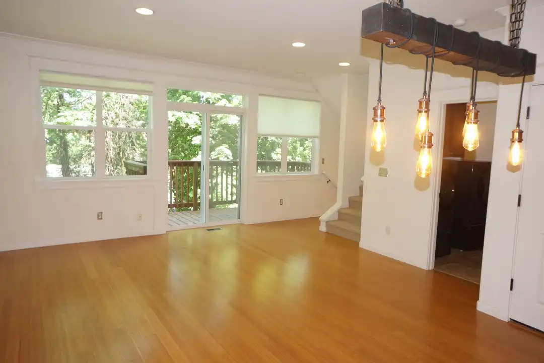 Apartment in Portland - View 4