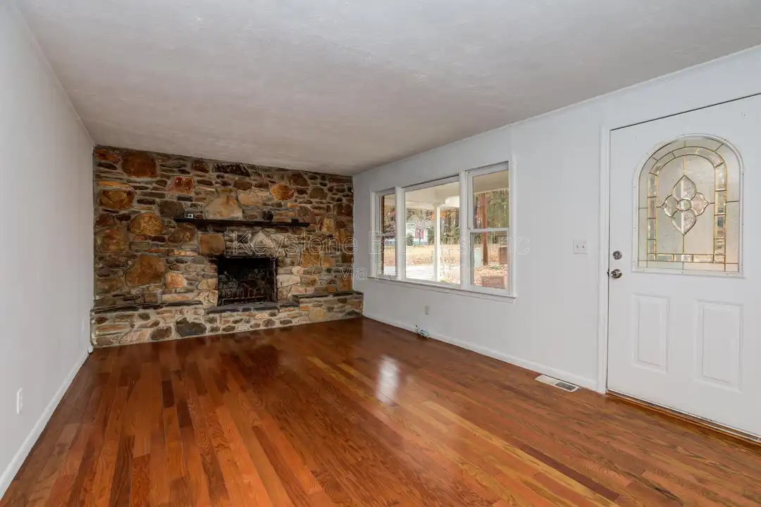 2213 Davis Rd SW - View 5