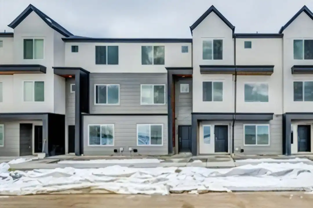 1133 W 340 S – photo 1 of 23