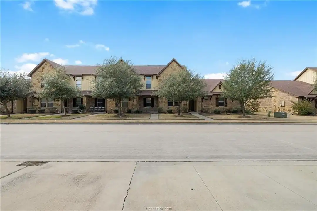 2902 Old Ironsides Dr – photo 1