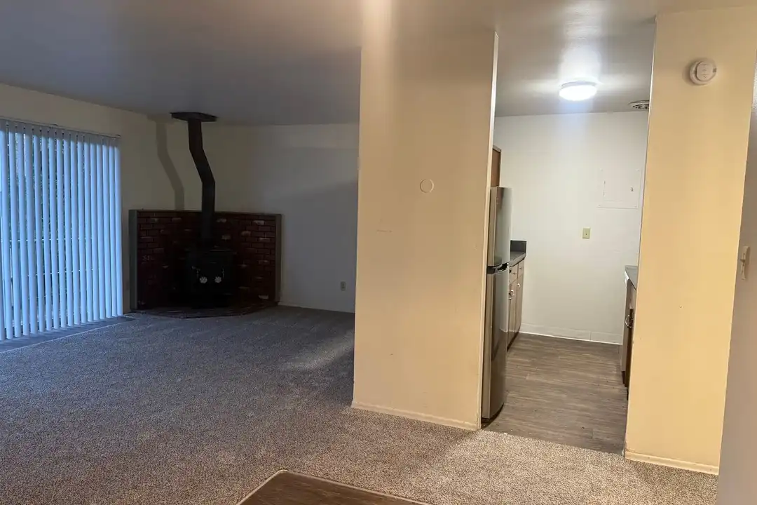 Apartment in Burien - View 2