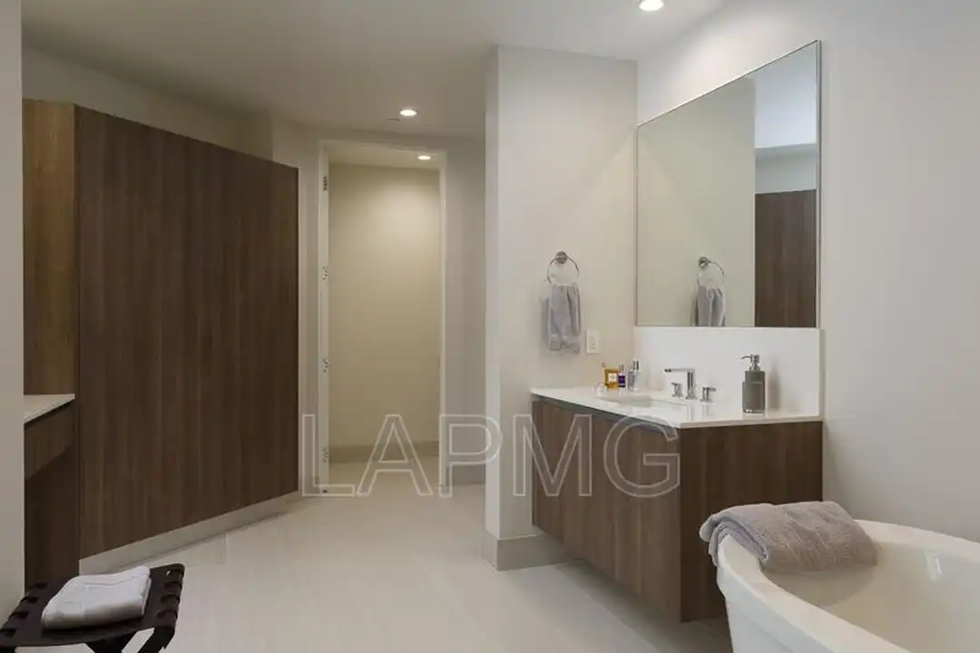 450 N Palm Dr unit # 206 - More