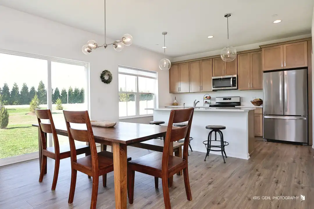 2490 Olivia Ct - More