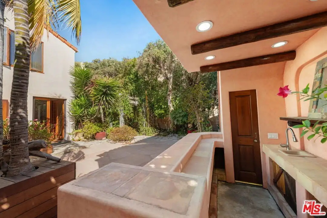 23351 Malibu Colony Rd #108A - More