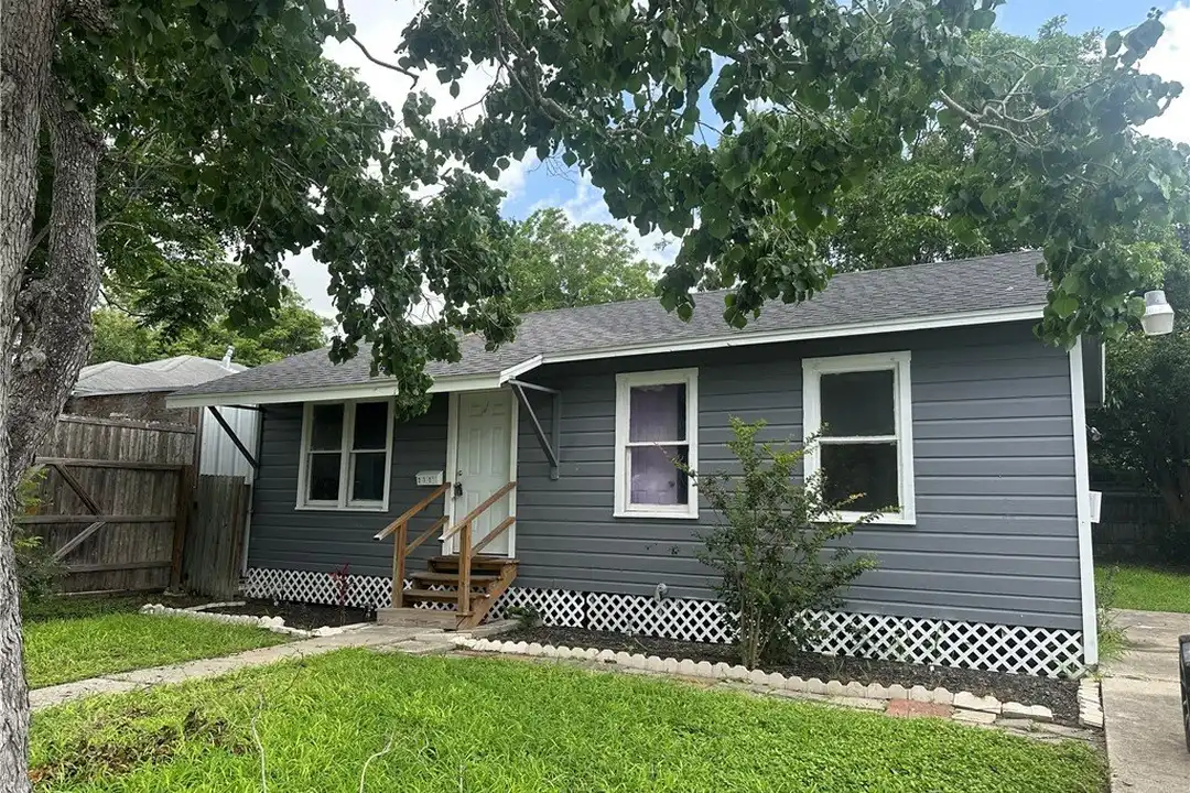 2122 Harvard St – photo 1