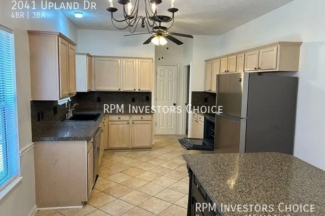 2041 Upland Dr - View 5
