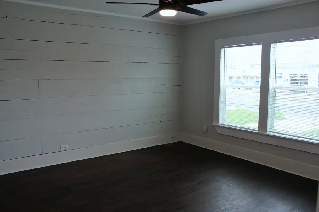 1003 N Park St - View 2