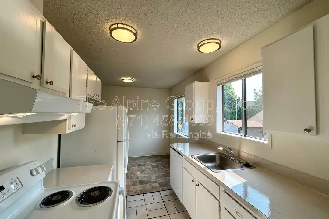 6041 SW Valley Ave - View 3
