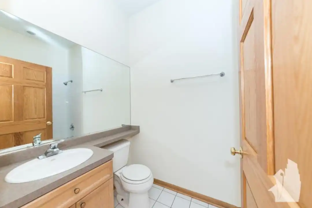 2539 N Southport Ave – pohled 6