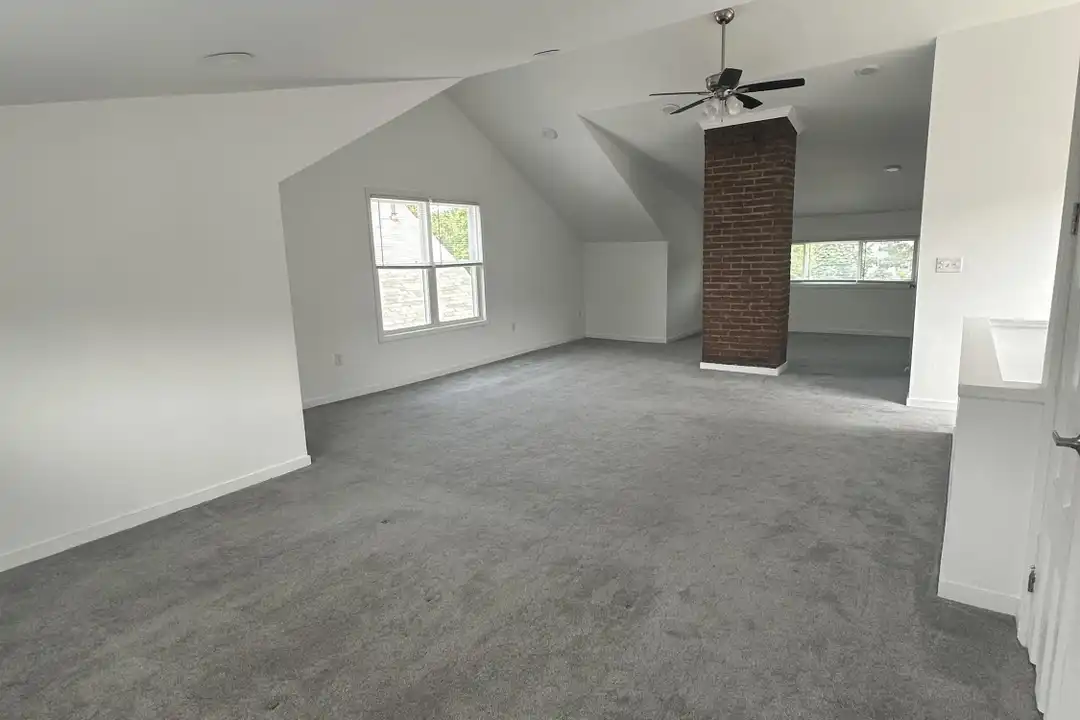 1337 W 106th St – photo 1