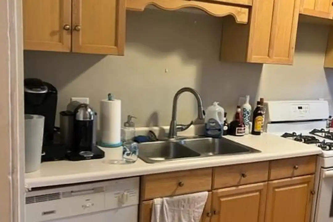 1406 W Warner Ave - More