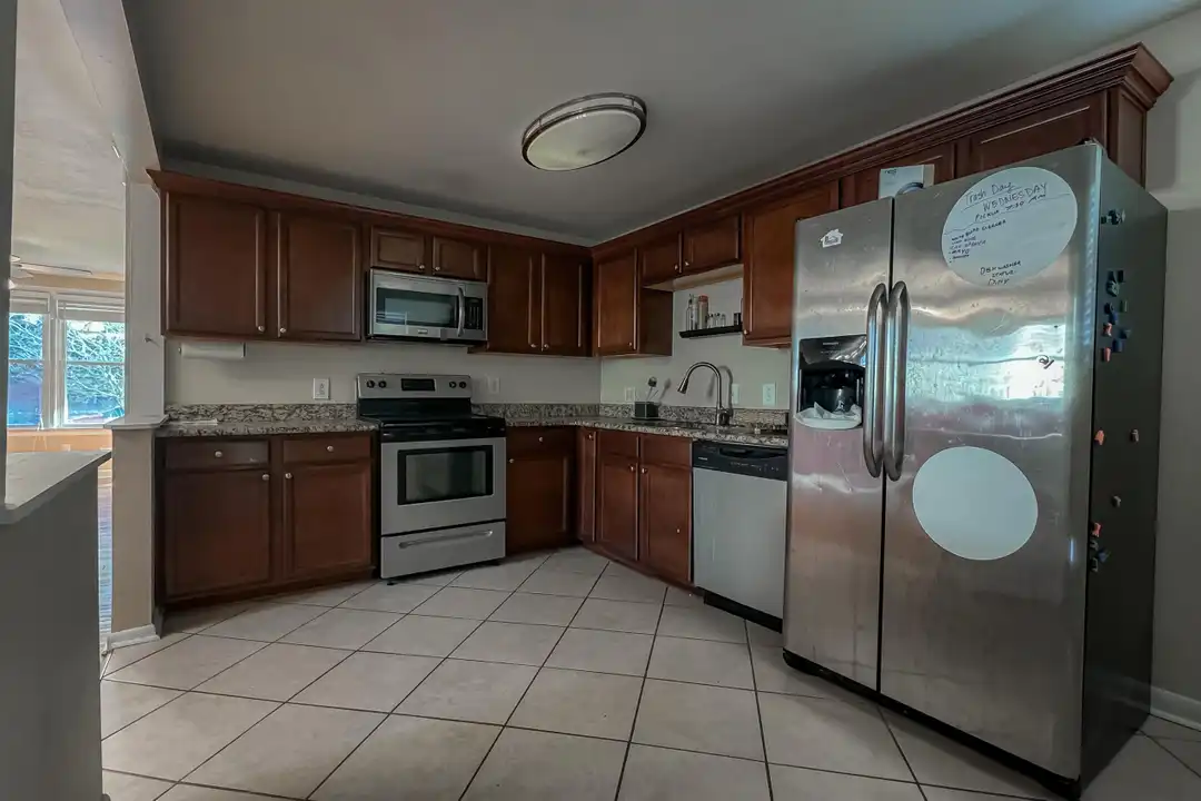 1346 Tallwood St - More
