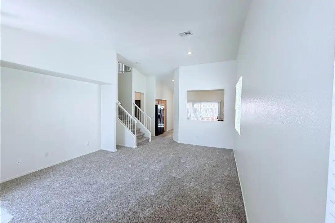 10404 Sloping Hill Ave - View 3