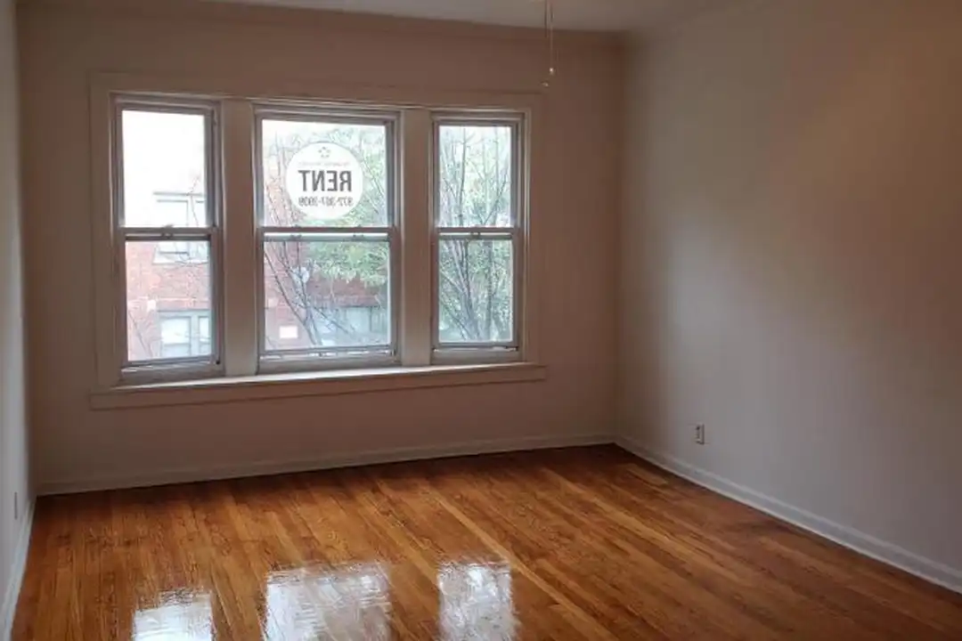 903 W 76th St – photo 1
