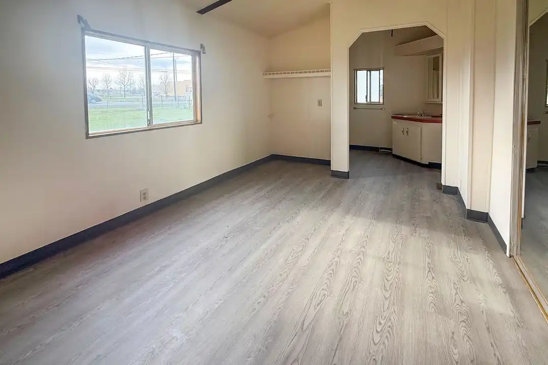1605 S Hayford Rd - View 2