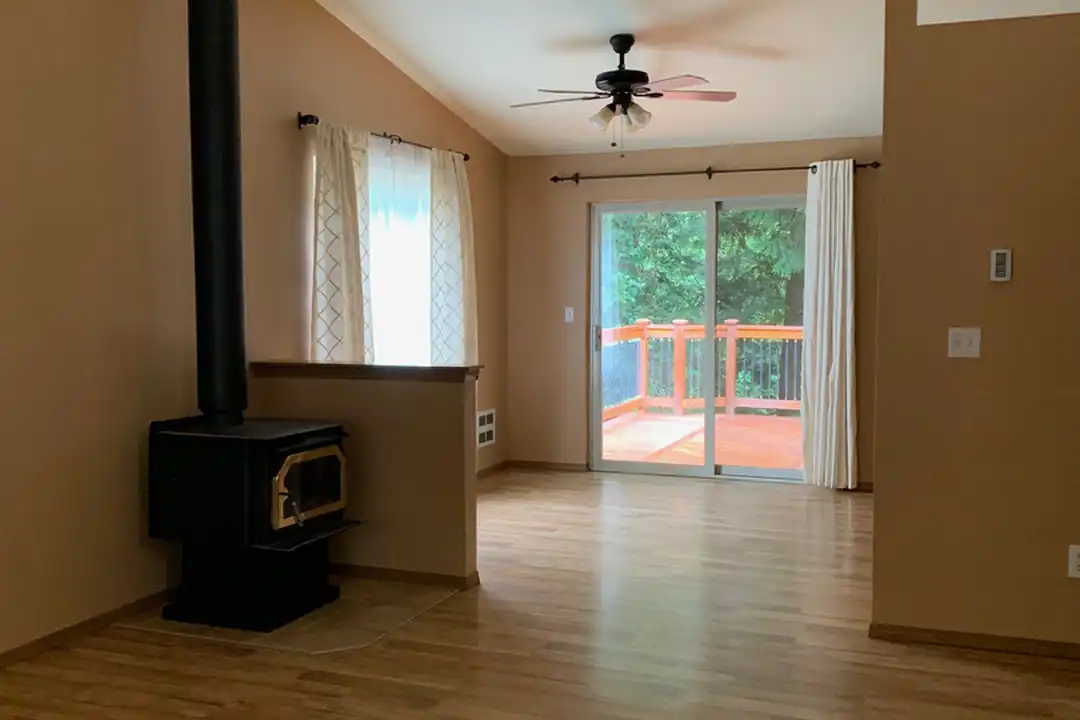 18525 Woodside Dr SE - View 4