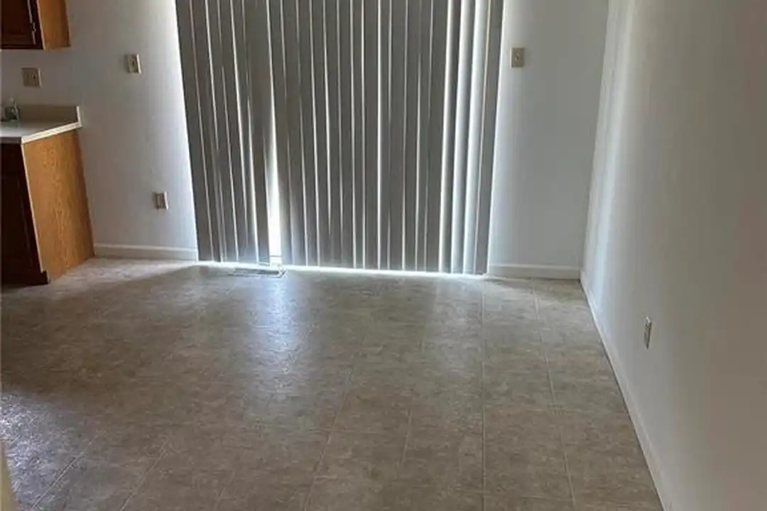 840 Southgate Dr - View 3