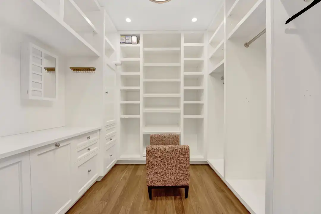 103 E Chestnut St unit 103 - View 6