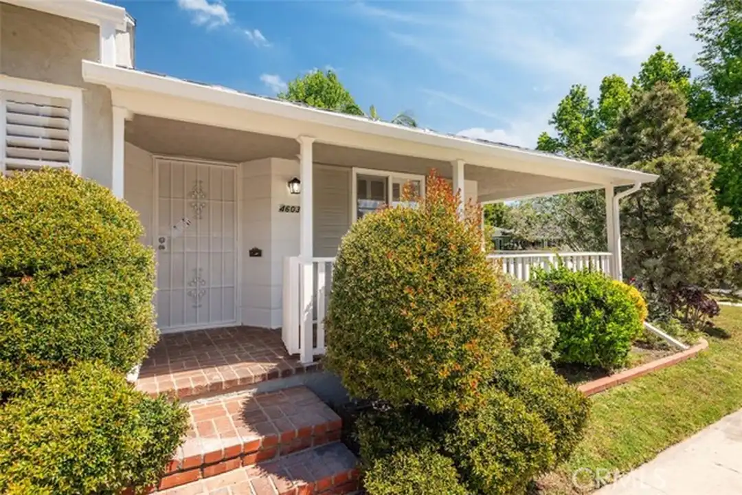 4603 Longridge Ave - More