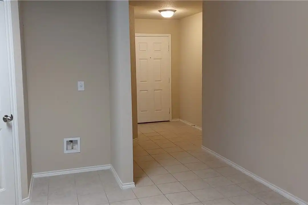 1556 Birmingham Dr - View 3
