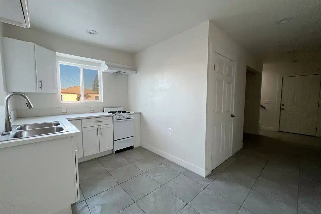 5017 Clara St unit 5017-C 3/4 - View 4