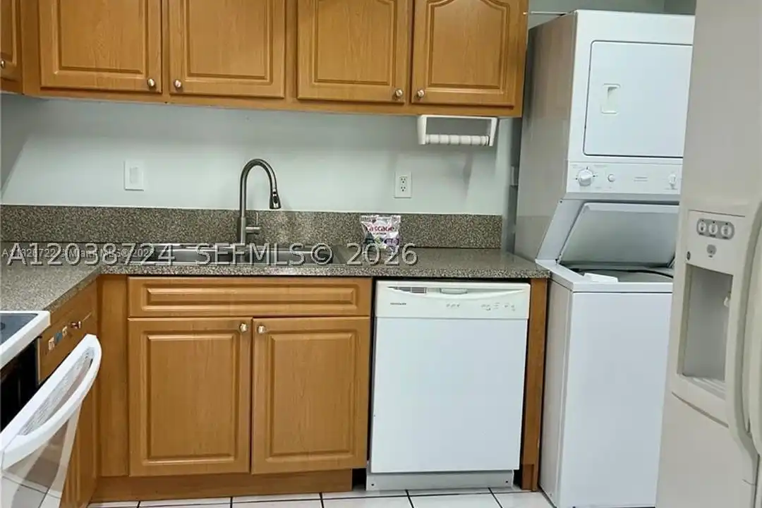 Apartment in Miami Gardens - More