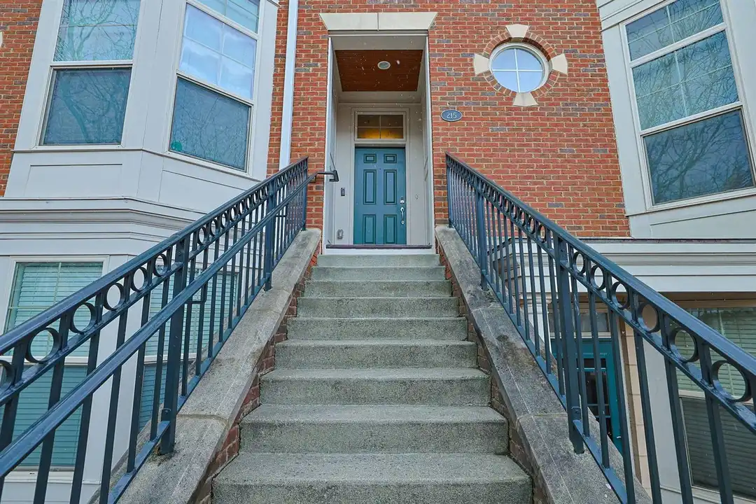 215 Stetson St - View 3