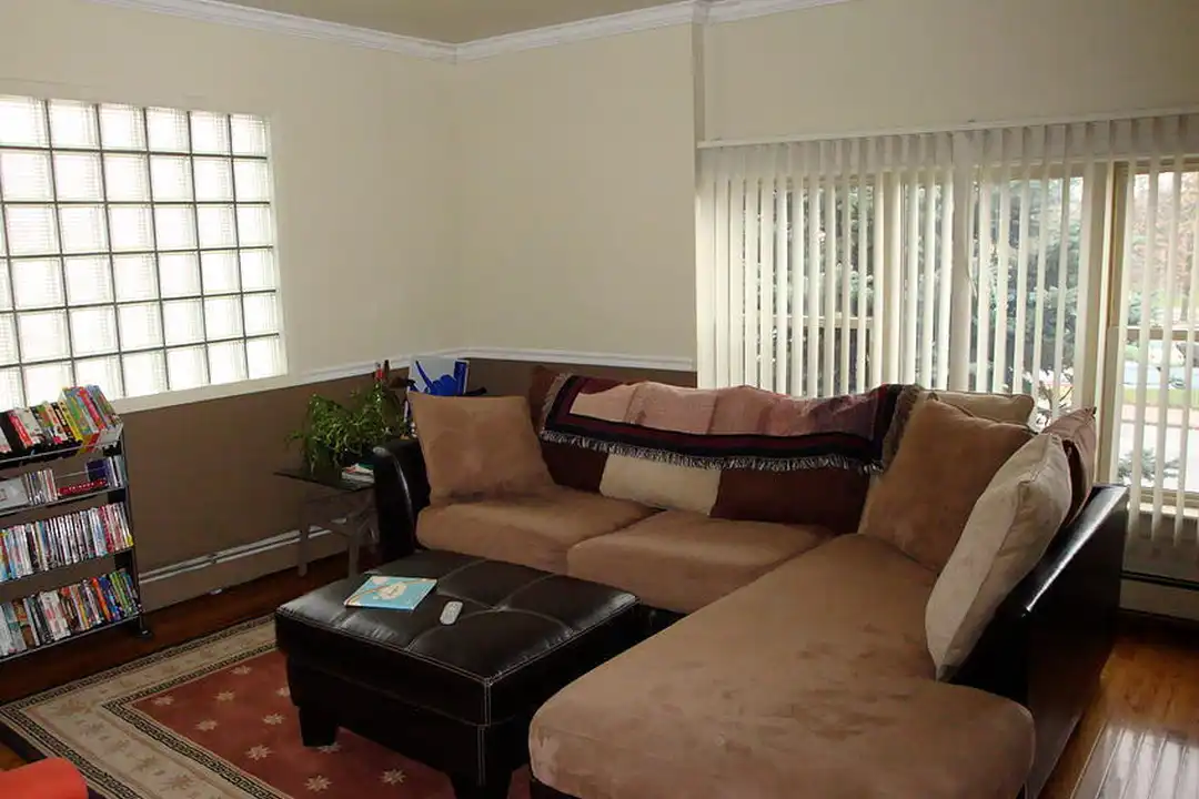 811 Washtenaw Ave - View 3