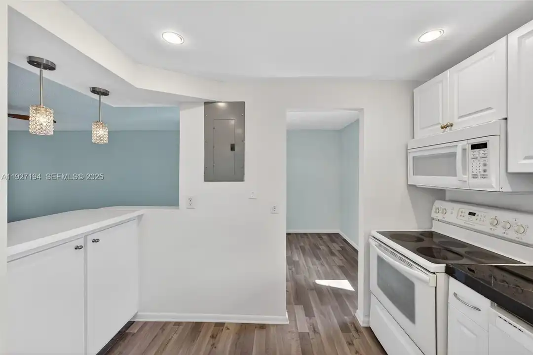 3100 Riverside Dr #305 - View 6