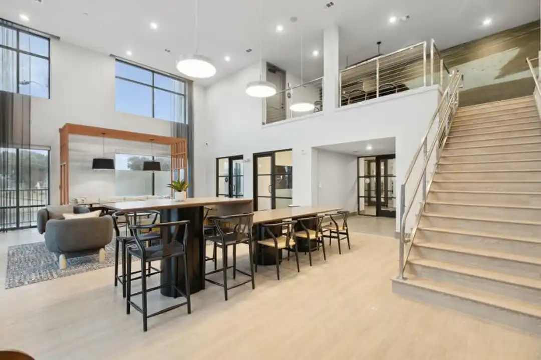 9101 1/2 Metric Blvd - View 6