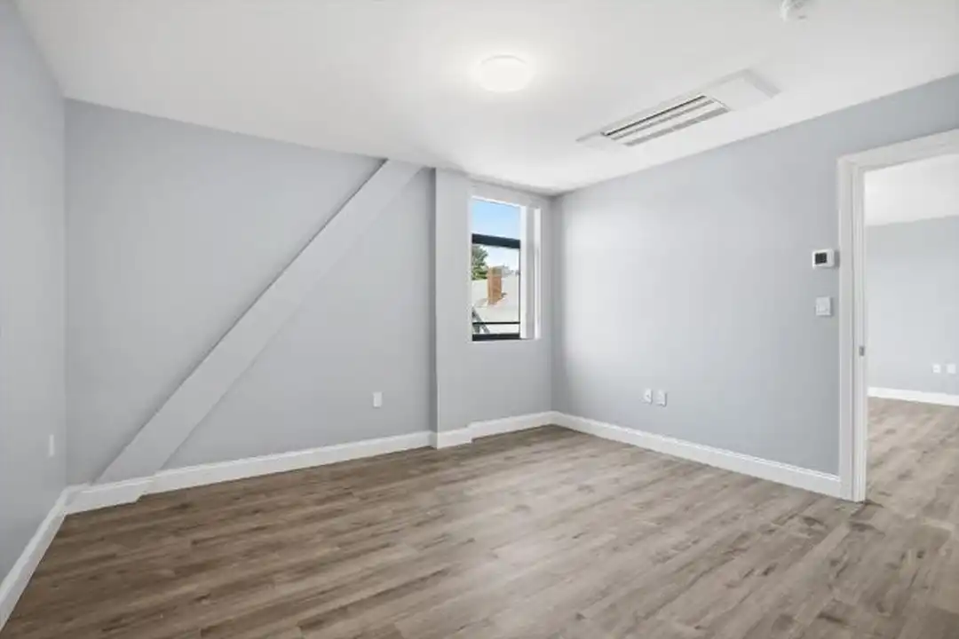 632 Centre St - View 5