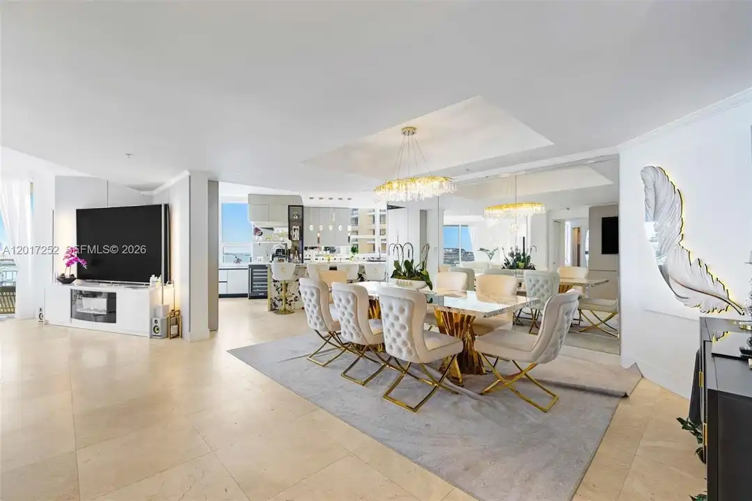 Apartment in Miami - View 2