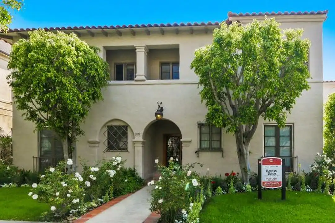 232 S Reeves Dr - View 6