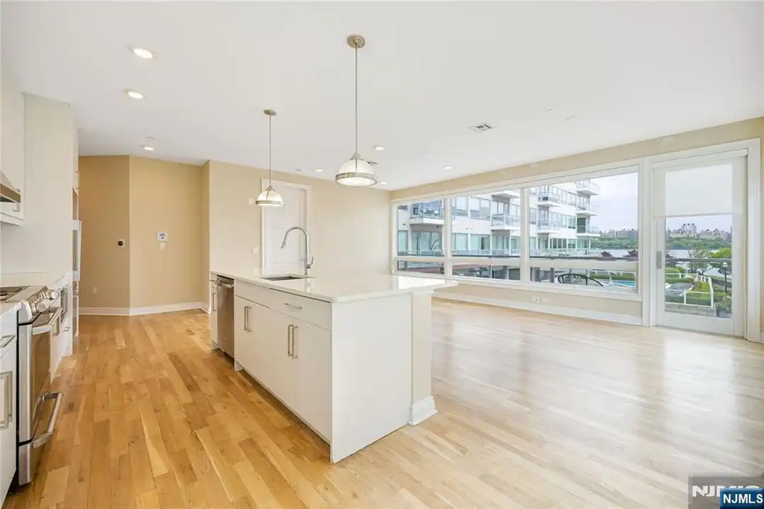 15 Somerset Ln unit 101 - View 2