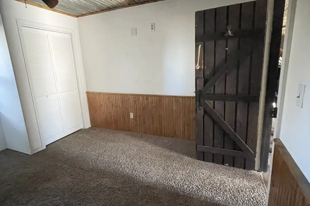 401 E Krebs Ave - View 4