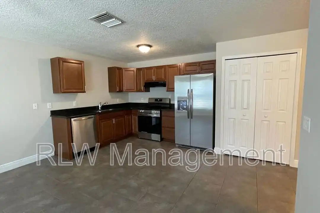528 Citrus Ave unit 1 - View 4