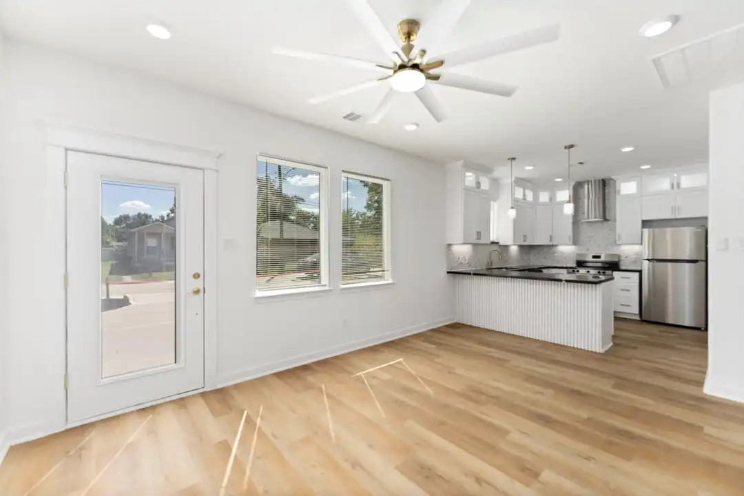 7809 Queen St unit B - View 4