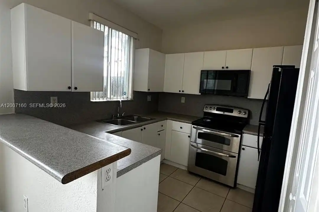 2812 SE 16th Ave #121 - View 4