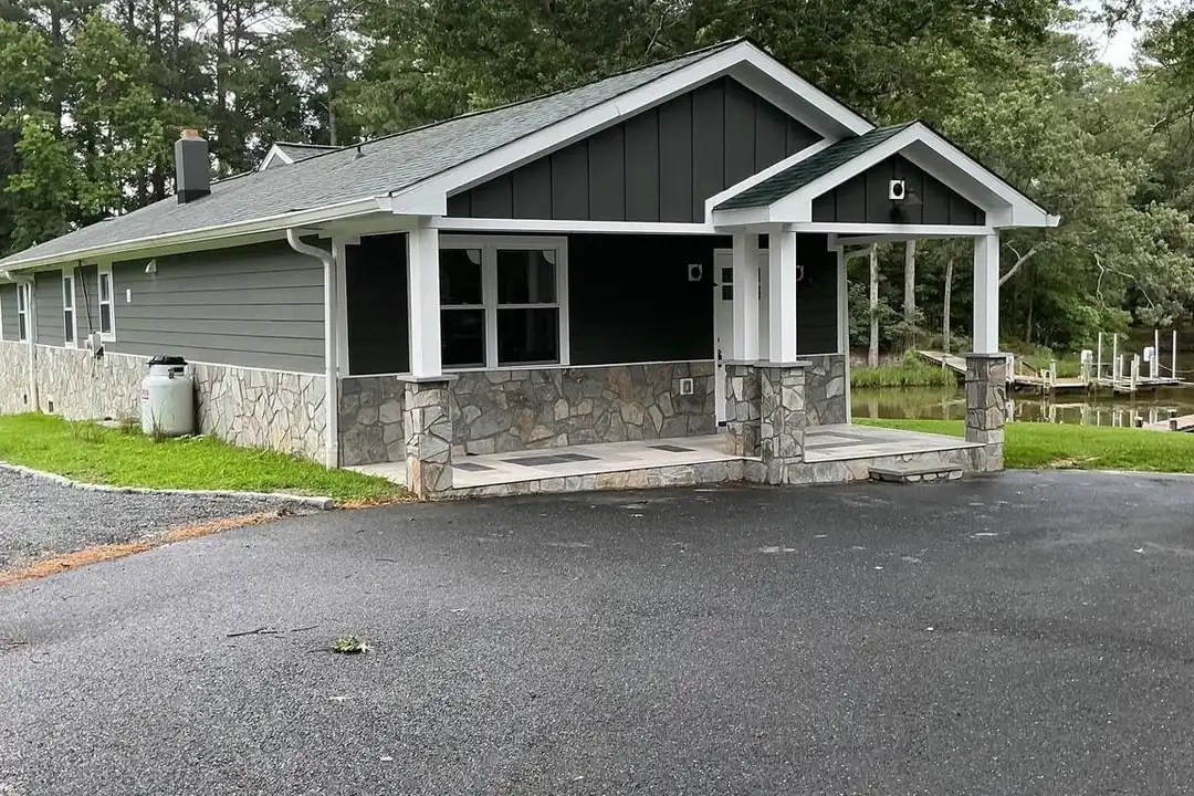 109 Yewell Rd – photo 1 of 19