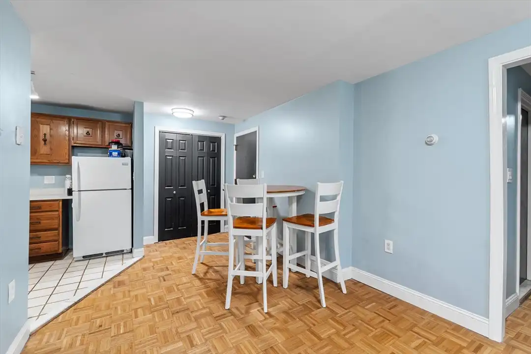 99 W Fourth St unit 1A – pohled 3