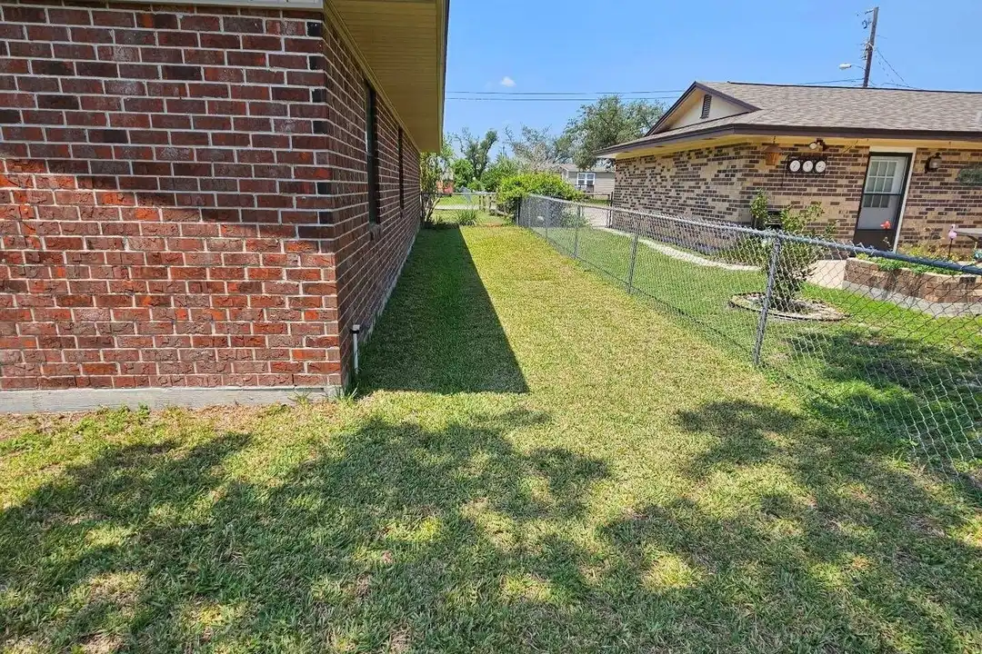 221 Viola Ave - View 6